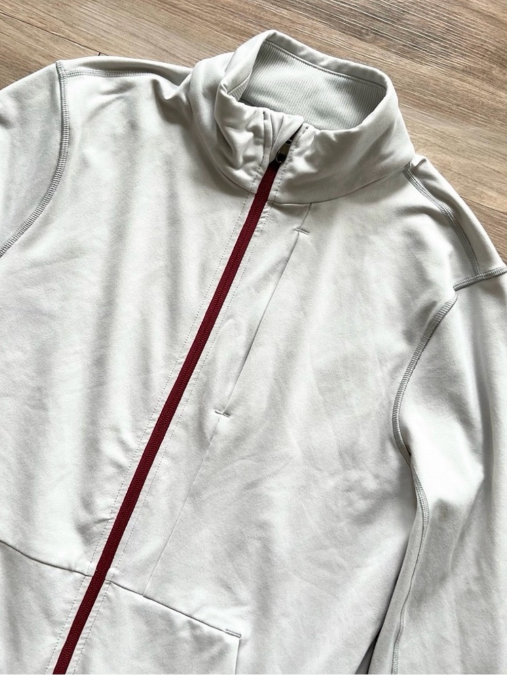 lululemon athletica Cream Performance Jacket with Red Zip - Picture 3 of 4